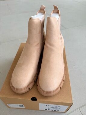 Women's Suede Chelsea Boots in Blush - Stylish Slip-On Ankle Boot